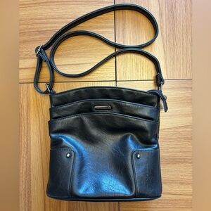 CLUCI Amos Triple Pockets Crossbody Bag Black